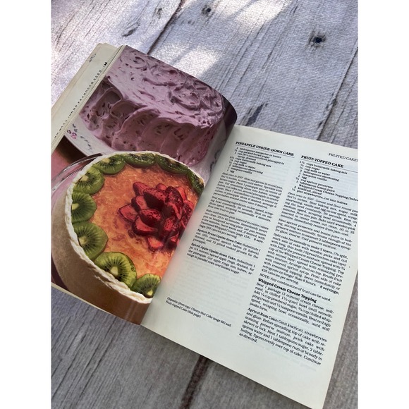 Betty Crocker cookbook Golden Press New and Revised recipes cookbook‎ recipes - Picture 4 of 5